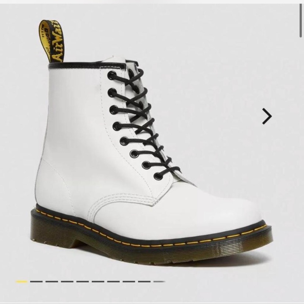 1460 SMOOTH LEATHER LACE UP BOOTS